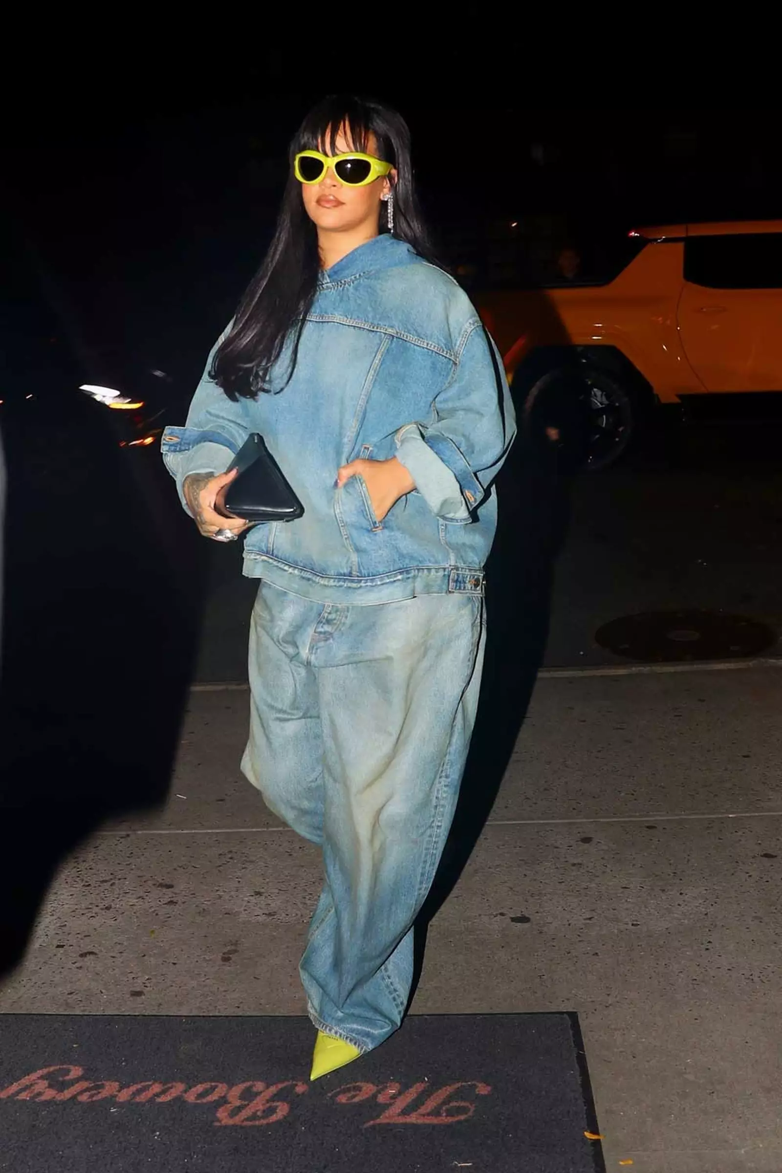 Rihanna baggy clothes trend
